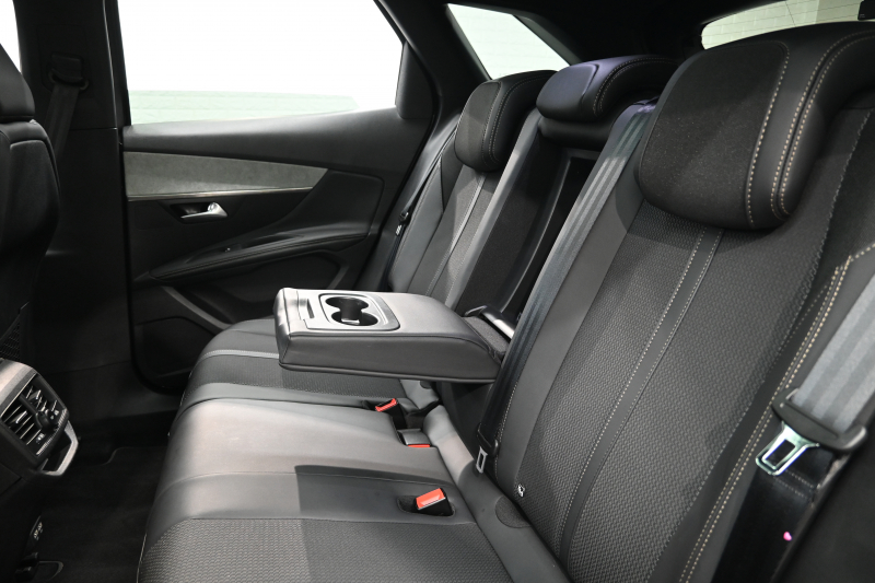 プジョー 3008 3008 GT　後期ﾓﾃﾞﾙ ACC LKA ﾊｰﾌ革 ﾊﾟﾉﾗﾏSR 純正ﾀｯﾁｽｸﾘｰﾝ CarPlay Bｶﾒﾗ 前後ｺｰﾅｰｾﾝｻｰ 純正18ｲﾝﾁAW LEDﾗｲﾄ　2年保証付