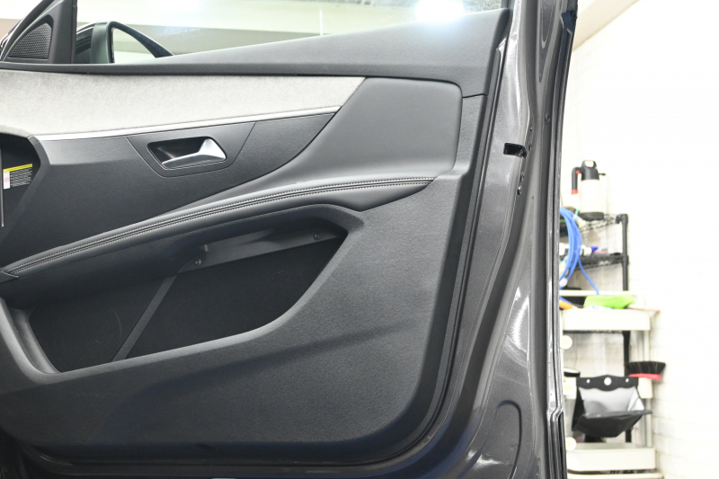 プジョー 3008 3008 GT　後期ﾓﾃﾞﾙ ACC LKA ﾊｰﾌ革 ﾊﾟﾉﾗﾏSR 純正ﾀｯﾁｽｸﾘｰﾝ CarPlay Bｶﾒﾗ 前後ｺｰﾅｰｾﾝｻｰ 純正18ｲﾝﾁAW LEDﾗｲﾄ　2年保証付