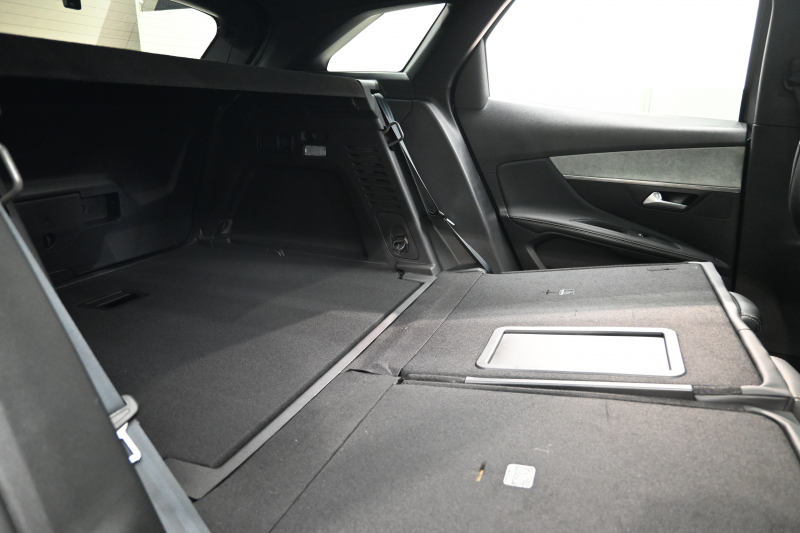 プジョー 3008 3008 GT　後期ﾓﾃﾞﾙ ACC LKA ﾊｰﾌ革 ﾊﾟﾉﾗﾏSR 純正ﾀｯﾁｽｸﾘｰﾝ CarPlay Bｶﾒﾗ 前後ｺｰﾅｰｾﾝｻｰ 純正18ｲﾝﾁAW LEDﾗｲﾄ　2年保証付