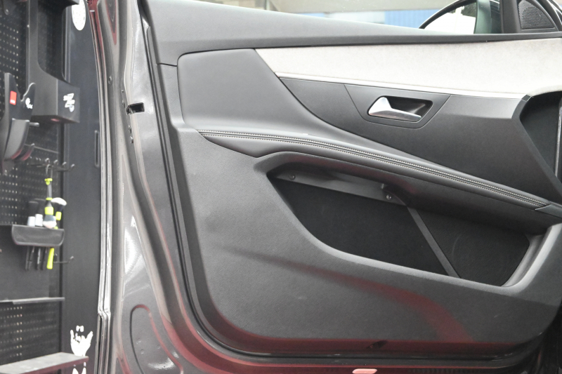 プジョー 3008 3008 GT　後期ﾓﾃﾞﾙ ACC LKA ﾊｰﾌ革 ﾊﾟﾉﾗﾏSR 純正ﾀｯﾁｽｸﾘｰﾝ CarPlay Bｶﾒﾗ 前後ｺｰﾅｰｾﾝｻｰ 純正18ｲﾝﾁAW LEDﾗｲﾄ　2年保証付