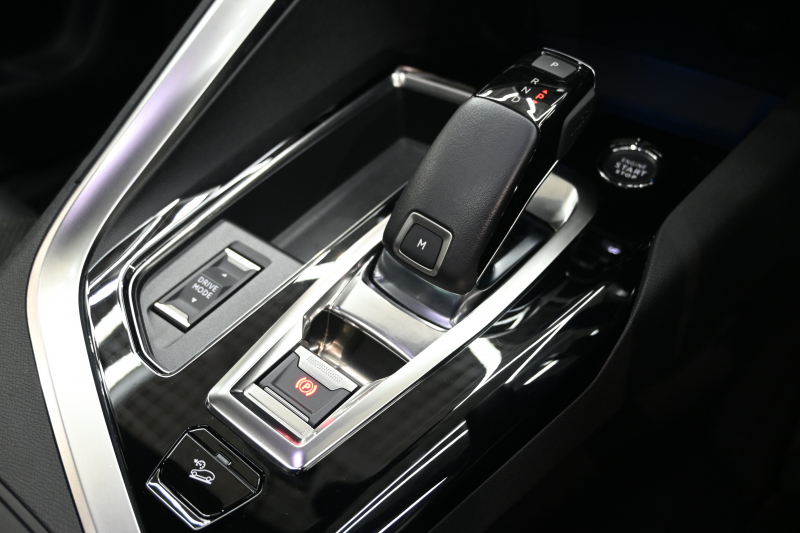 プジョー 3008 3008 GT　後期ﾓﾃﾞﾙ ACC LKA ﾊｰﾌ革 ﾊﾟﾉﾗﾏSR 純正ﾀｯﾁｽｸﾘｰﾝ CarPlay Bｶﾒﾗ 前後ｺｰﾅｰｾﾝｻｰ 純正18ｲﾝﾁAW LEDﾗｲﾄ　2年保証付