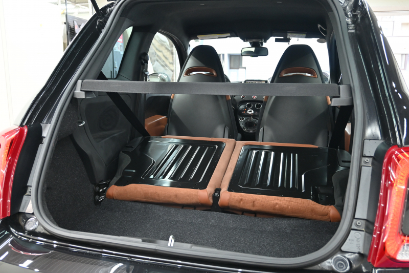 アバルト 595 ｺﾝﾍﾟﾃｨﾂｨｵｰﾈ　正規D車 左H 5速MT Sabeltｽﾎﾟｰﾂｼｰﾄ 純正OPﾅﾋﾞTV ﾌﾙｾｸﾞ Bｶﾒﾗ 17ｲﾝﾁAW ﾚｯﾄﾞｷｬﾘﾊﾟｰ ﾚｺｰﾄﾞﾓﾝﾂｧ　2年保証付