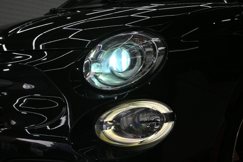 アバルト 595 ｺﾝﾍﾟﾃｨﾂｨｵｰﾈ　正規D車 左H 5速MT Sabeltｽﾎﾟｰﾂｼｰﾄ 純正OPﾅﾋﾞTV ﾌﾙｾｸﾞ Bｶﾒﾗ 17ｲﾝﾁAW ﾚｯﾄﾞｷｬﾘﾊﾟｰ ﾚｺｰﾄﾞﾓﾝﾂｧ　2年保証付