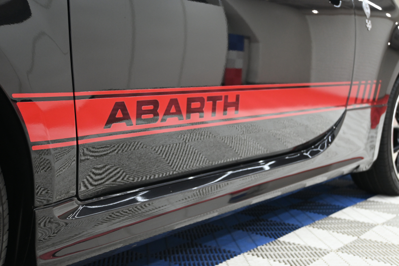 アバルト 595 ｺﾝﾍﾟﾃｨﾂｨｵｰﾈ　正規D車 左H 5速MT Sabeltｽﾎﾟｰﾂｼｰﾄ 純正OPﾅﾋﾞTV ﾌﾙｾｸﾞ Bｶﾒﾗ 17ｲﾝﾁAW ﾚｯﾄﾞｷｬﾘﾊﾟｰ ﾚｺｰﾄﾞﾓﾝﾂｧ　2年保証付