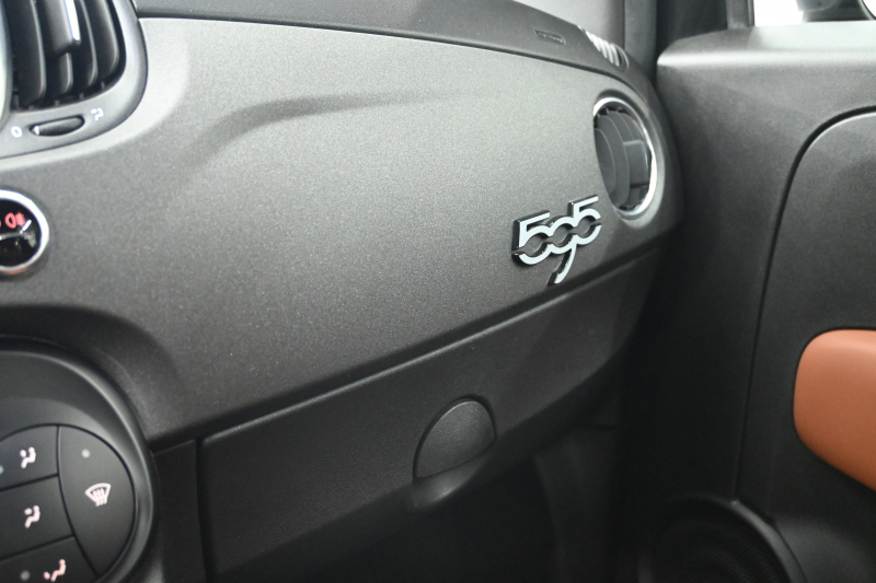 アバルト 595 ｺﾝﾍﾟﾃｨﾂｨｵｰﾈ　正規D車 左H 5速MT Sabeltｽﾎﾟｰﾂｼｰﾄ 純正OPﾅﾋﾞTV ﾌﾙｾｸﾞ Bｶﾒﾗ 17ｲﾝﾁAW ﾚｯﾄﾞｷｬﾘﾊﾟｰ ﾚｺｰﾄﾞﾓﾝﾂｧ　2年保証付