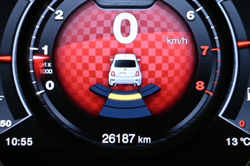 アバルト 595 ｺﾝﾍﾟﾃｨﾂｨｵｰﾈ　正規D車 左H 5速MT Sabeltｽﾎﾟｰﾂｼｰﾄ 純正OPﾅﾋﾞTV ﾌﾙｾｸﾞ Bｶﾒﾗ 17ｲﾝﾁAW ﾚｯﾄﾞｷｬﾘﾊﾟｰ ﾚｺｰﾄﾞﾓﾝﾂｧ　2年保証付