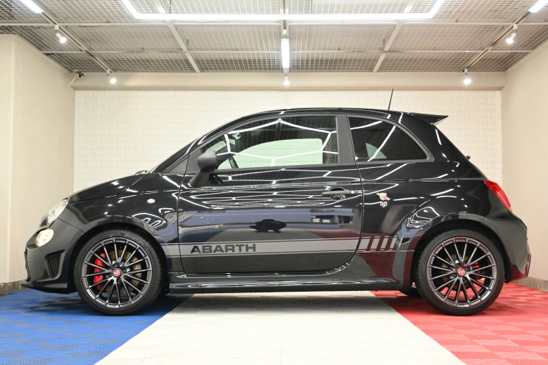 アバルト 595 ｺﾝﾍﾟﾃｨﾂｨｵｰﾈ　正規D車 1ｵｰﾅｰ 左H 5速MT Sabeltｽﾎﾟｰﾂｼｰﾄ 純正ﾀｯﾁｽｸﾘｰﾝ CarPlay 17ｲﾝﾁAW ﾚｯﾄﾞｷｬﾘﾊﾟｰ ﾚｺｰﾄﾞﾓﾝﾂｧ　2年保証付