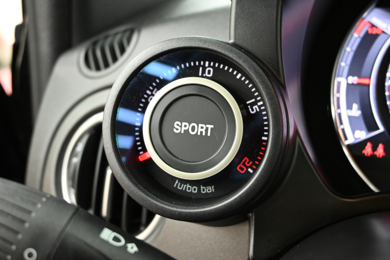 アバルト 595 ｺﾝﾍﾟﾃｨﾂｨｵｰﾈ　正規D車 1ｵｰﾅｰ 左H 5速MT Sabeltｽﾎﾟｰﾂｼｰﾄ 純正ﾀｯﾁｽｸﾘｰﾝ CarPlay 17ｲﾝﾁAW ﾚｯﾄﾞｷｬﾘﾊﾟｰ ﾚｺｰﾄﾞﾓﾝﾂｧ　2年保証付