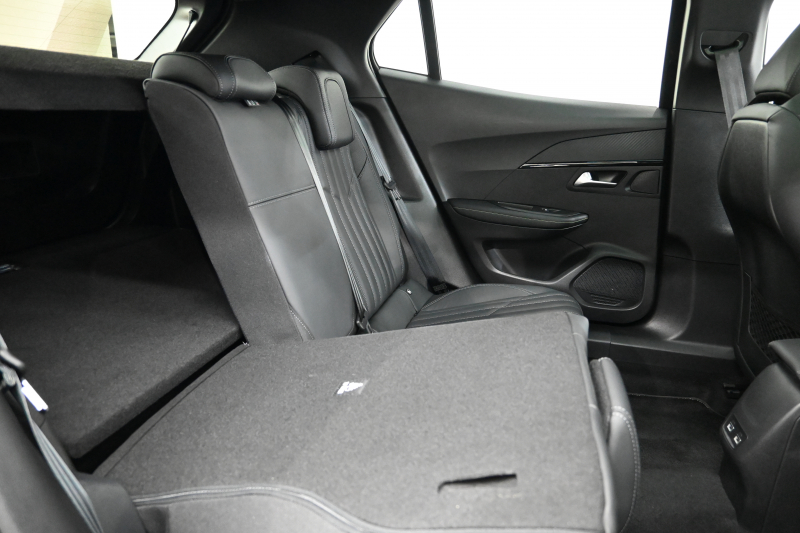 プジョー 2008 GTﾊﾟｯｸ ﾌﾞﾙｰHDi　Pｽﾀ ACC ECO 黒革電動ｼｰﾄ ﾊﾟﾉﾗﾏSR 純正ﾀｯﾁｽｸﾘｰﾝ CarPlay Bｶﾒﾗ 純正17ｲﾝﾁAW LEDﾗｲﾄ ｱｸﾃｨﾌﾞｾｰﾌﾃｨﾌﾞﾚｰｷ　2年保証付