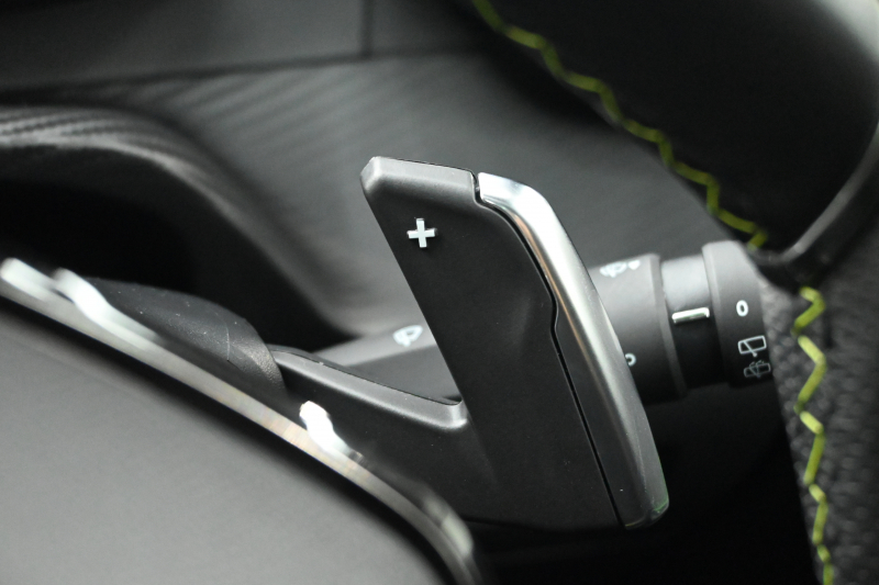 プジョー 2008 GTﾊﾟｯｸ ﾌﾞﾙｰHDi　Pｽﾀ ACC ECO 黒革電動ｼｰﾄ ﾊﾟﾉﾗﾏSR 純正ﾀｯﾁｽｸﾘｰﾝ CarPlay Bｶﾒﾗ 純正17ｲﾝﾁAW LEDﾗｲﾄ ｱｸﾃｨﾌﾞｾｰﾌﾃｨﾌﾞﾚｰｷ　2年保証付