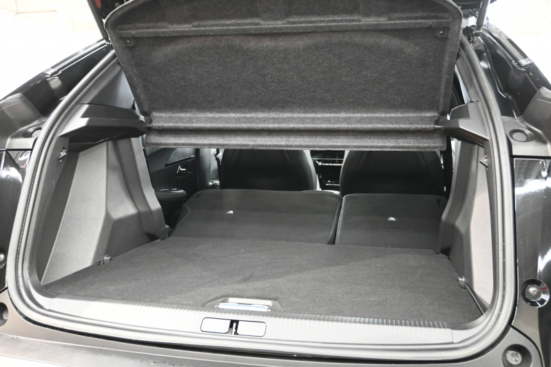 プジョー 2008 GTﾊﾟｯｸ ﾌﾞﾙｰHDi　Pｽﾀ ACC ECO 黒革電動ｼｰﾄ ﾊﾟﾉﾗﾏSR 純正ﾀｯﾁｽｸﾘｰﾝ CarPlay Bｶﾒﾗ 純正17ｲﾝﾁAW LEDﾗｲﾄ ｱｸﾃｨﾌﾞｾｰﾌﾃｨﾌﾞﾚｰｷ　2年保証付