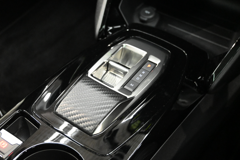 プジョー 2008 GTﾊﾟｯｸ ﾌﾞﾙｰHDi　Pｽﾀ ACC ECO 黒革電動ｼｰﾄ ﾊﾟﾉﾗﾏSR 純正ﾀｯﾁｽｸﾘｰﾝ CarPlay Bｶﾒﾗ 純正17ｲﾝﾁAW LEDﾗｲﾄ ｱｸﾃｨﾌﾞｾｰﾌﾃｨﾌﾞﾚｰｷ　2年保証付