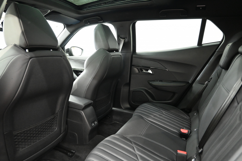 プジョー 2008 GTﾊﾟｯｸ ﾌﾞﾙｰHDi　Pｽﾀ ACC ECO 黒革電動ｼｰﾄ ﾊﾟﾉﾗﾏSR 純正ﾀｯﾁｽｸﾘｰﾝ CarPlay Bｶﾒﾗ 純正17ｲﾝﾁAW LEDﾗｲﾄ ｱｸﾃｨﾌﾞｾｰﾌﾃｨﾌﾞﾚｰｷ　2年保証付