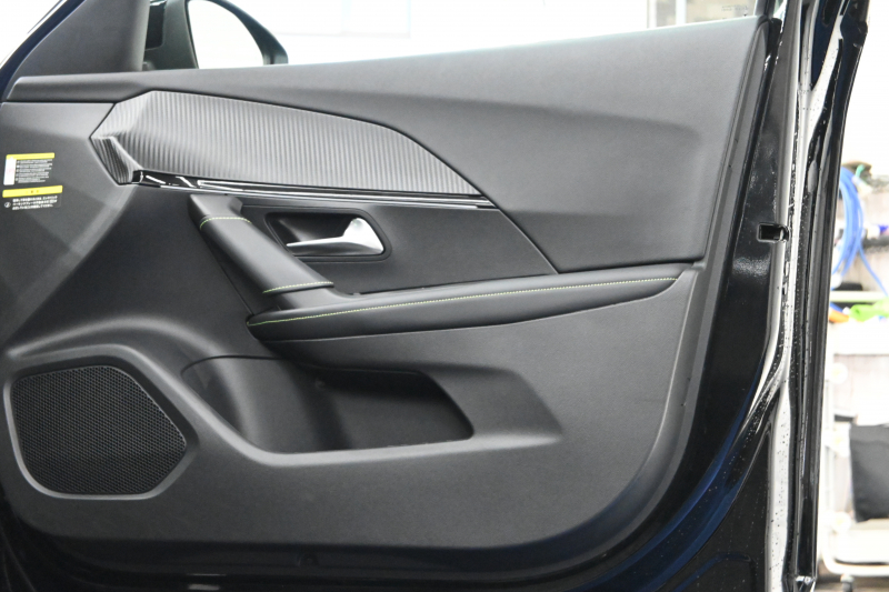 プジョー 2008 GTﾊﾟｯｸ ﾌﾞﾙｰHDi　Pｽﾀ ACC ECO 黒革電動ｼｰﾄ ﾊﾟﾉﾗﾏSR 純正ﾀｯﾁｽｸﾘｰﾝ CarPlay Bｶﾒﾗ 純正17ｲﾝﾁAW LEDﾗｲﾄ ｱｸﾃｨﾌﾞｾｰﾌﾃｨﾌﾞﾚｰｷ　2年保証付