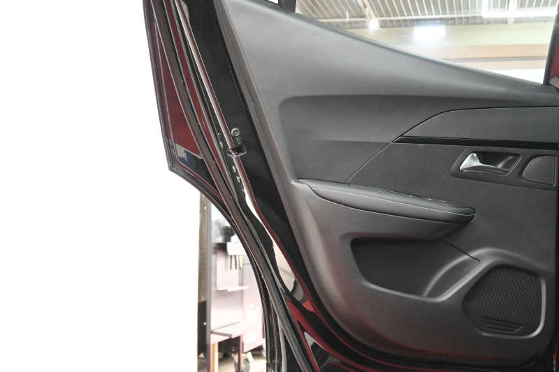 プジョー 2008 GTﾊﾟｯｸ ﾌﾞﾙｰHDi　Pｽﾀ ACC ECO 黒革電動ｼｰﾄ ﾊﾟﾉﾗﾏSR 純正ﾀｯﾁｽｸﾘｰﾝ CarPlay Bｶﾒﾗ 純正17ｲﾝﾁAW LEDﾗｲﾄ ｱｸﾃｨﾌﾞｾｰﾌﾃｨﾌﾞﾚｰｷ　2年保証付