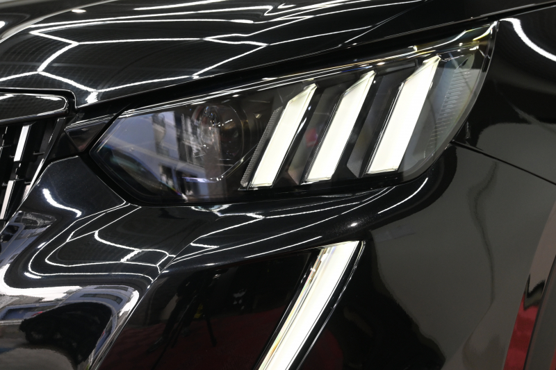 プジョー 2008 GTﾊﾟｯｸ ﾌﾞﾙｰHDi　Pｽﾀ ACC ECO 黒革電動ｼｰﾄ ﾊﾟﾉﾗﾏSR 純正ﾀｯﾁｽｸﾘｰﾝ CarPlay Bｶﾒﾗ 純正17ｲﾝﾁAW LEDﾗｲﾄ ｱｸﾃｨﾌﾞｾｰﾌﾃｨﾌﾞﾚｰｷ　2年保証付