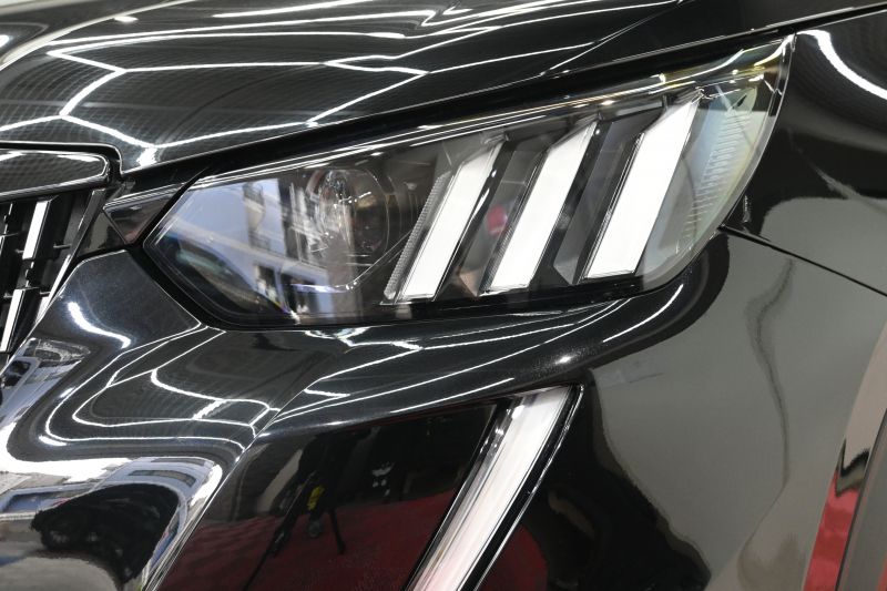 プジョー 2008 GTﾊﾟｯｸ ﾌﾞﾙｰHDi　Pｽﾀ ACC ECO 黒革電動ｼｰﾄ ﾊﾟﾉﾗﾏSR 純正ﾀｯﾁｽｸﾘｰﾝ CarPlay Bｶﾒﾗ 純正17ｲﾝﾁAW LEDﾗｲﾄ ｱｸﾃｨﾌﾞｾｰﾌﾃｨﾌﾞﾚｰｷ　2年保証付