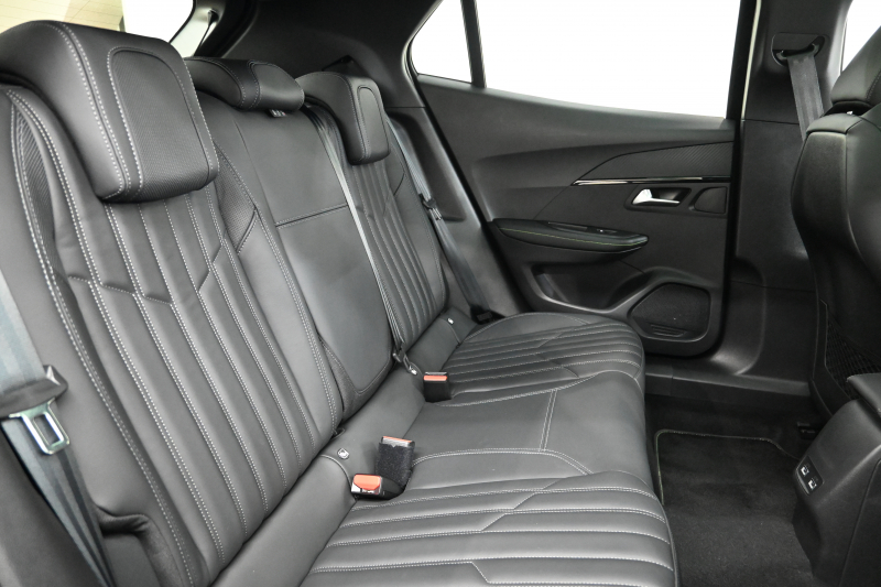 プジョー 2008 GTﾊﾟｯｸ ﾌﾞﾙｰHDi　Pｽﾀ ACC ECO 黒革電動ｼｰﾄ ﾊﾟﾉﾗﾏSR 純正ﾀｯﾁｽｸﾘｰﾝ CarPlay Bｶﾒﾗ 純正17ｲﾝﾁAW LEDﾗｲﾄ ｱｸﾃｨﾌﾞｾｰﾌﾃｨﾌﾞﾚｰｷ　2年保証付