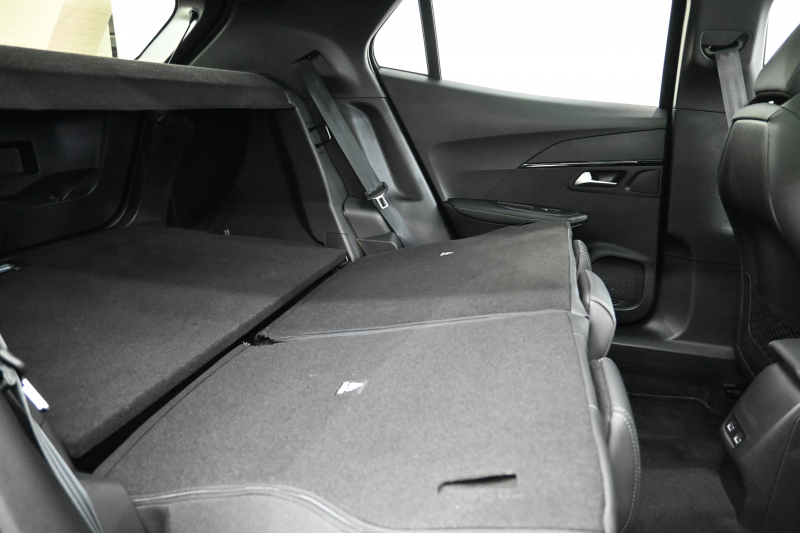 プジョー 2008 GTﾊﾟｯｸ ﾌﾞﾙｰHDi　Pｽﾀ ACC ECO 黒革電動ｼｰﾄ ﾊﾟﾉﾗﾏSR 純正ﾀｯﾁｽｸﾘｰﾝ CarPlay Bｶﾒﾗ 純正17ｲﾝﾁAW LEDﾗｲﾄ ｱｸﾃｨﾌﾞｾｰﾌﾃｨﾌﾞﾚｰｷ　2年保証付