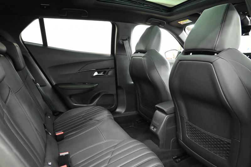 プジョー 2008 GTﾊﾟｯｸ ﾌﾞﾙｰHDi　Pｽﾀ ACC ECO 黒革電動ｼｰﾄ ﾊﾟﾉﾗﾏSR 純正ﾀｯﾁｽｸﾘｰﾝ CarPlay Bｶﾒﾗ 純正17ｲﾝﾁAW LEDﾗｲﾄ ｱｸﾃｨﾌﾞｾｰﾌﾃｨﾌﾞﾚｰｷ　2年保証付