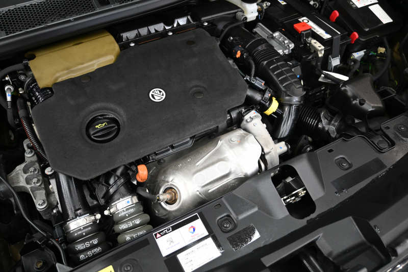 プジョー 2008 GTﾊﾟｯｸ ﾌﾞﾙｰHDi　Pｽﾀ ACC ECO 黒革電動ｼｰﾄ ﾊﾟﾉﾗﾏSR 純正ﾀｯﾁｽｸﾘｰﾝ CarPlay Bｶﾒﾗ 純正17ｲﾝﾁAW LEDﾗｲﾄ ｱｸﾃｨﾌﾞｾｰﾌﾃｨﾌﾞﾚｰｷ　2年保証付