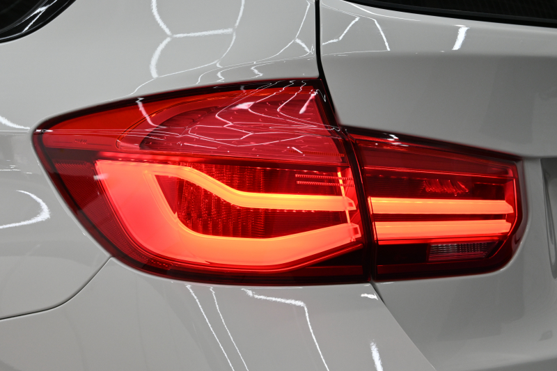 BMW 3シリーズ 320i ﾂｰﾘﾝｸﾞ Mｽﾎﾟｰﾂ　後期LCIﾓﾃﾞﾙ ACC 黒革 ｼｰﾄﾋｰﾀｰ ﾊﾟﾉﾗﾏSR 純正iDriveﾅﾋﾞTV ﾌﾙｾｸﾞ Bｶﾒﾗ Mｴｱﾛ&18ｲﾝﾁAW 自動ﾄﾗﾝｸ LEDﾗｲﾄ　2年保証付