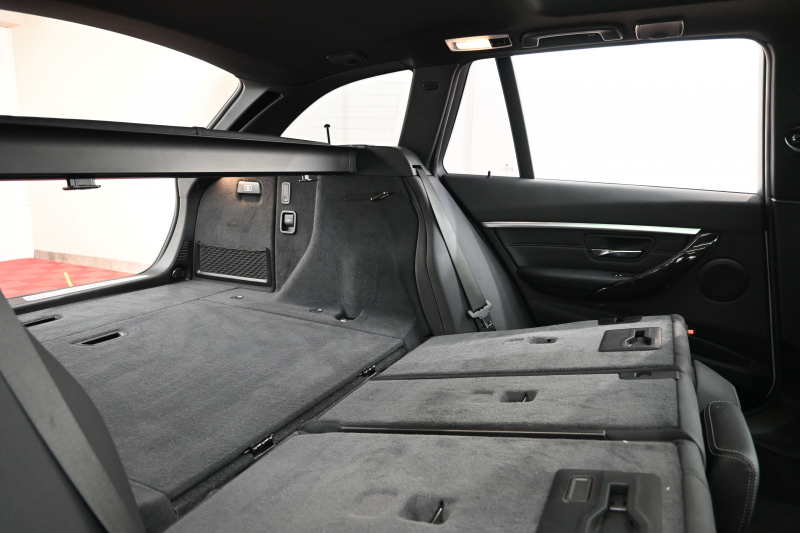 BMW 3シリーズ 320i ﾂｰﾘﾝｸﾞ Mｽﾎﾟｰﾂ　後期LCIﾓﾃﾞﾙ ACC 黒革 ｼｰﾄﾋｰﾀｰ ﾊﾟﾉﾗﾏSR 純正iDriveﾅﾋﾞTV ﾌﾙｾｸﾞ Bｶﾒﾗ Mｴｱﾛ&18ｲﾝﾁAW 自動ﾄﾗﾝｸ LEDﾗｲﾄ　2年保証付