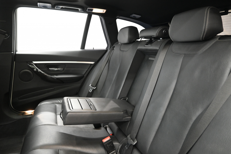 BMW 3シリーズ 320i ﾂｰﾘﾝｸﾞ Mｽﾎﾟｰﾂ　後期LCIﾓﾃﾞﾙ ACC 黒革 ｼｰﾄﾋｰﾀｰ ﾊﾟﾉﾗﾏSR 純正iDriveﾅﾋﾞTV ﾌﾙｾｸﾞ Bｶﾒﾗ Mｴｱﾛ&18ｲﾝﾁAW 自動ﾄﾗﾝｸ LEDﾗｲﾄ　2年保証付