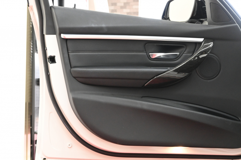 BMW 3シリーズ 320i ﾂｰﾘﾝｸﾞ Mｽﾎﾟｰﾂ　後期LCIﾓﾃﾞﾙ ACC 黒革 ｼｰﾄﾋｰﾀｰ ﾊﾟﾉﾗﾏSR 純正iDriveﾅﾋﾞTV ﾌﾙｾｸﾞ Bｶﾒﾗ Mｴｱﾛ&18ｲﾝﾁAW 自動ﾄﾗﾝｸ LEDﾗｲﾄ　2年保証付