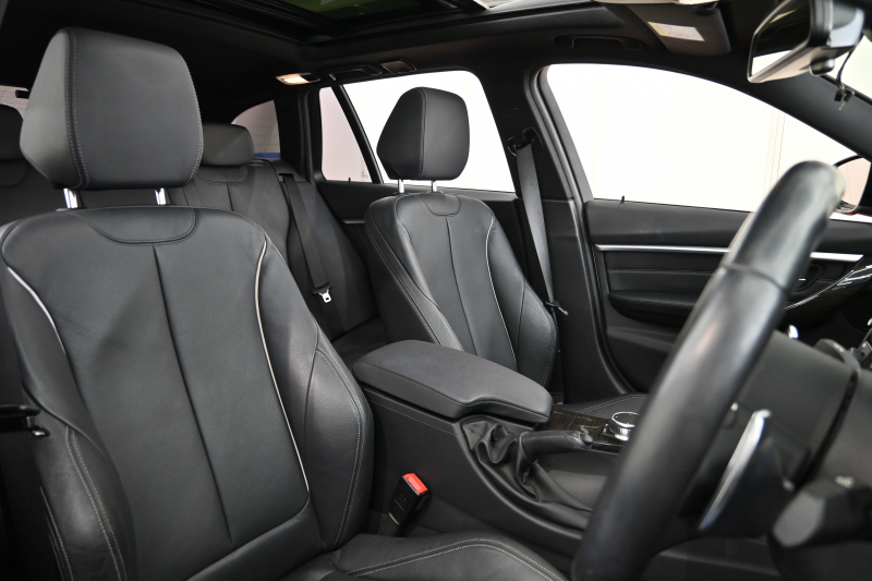 BMW 3シリーズ 320i ﾂｰﾘﾝｸﾞ Mｽﾎﾟｰﾂ　後期LCIﾓﾃﾞﾙ ACC 黒革 ｼｰﾄﾋｰﾀｰ ﾊﾟﾉﾗﾏSR 純正iDriveﾅﾋﾞTV ﾌﾙｾｸﾞ Bｶﾒﾗ Mｴｱﾛ&18ｲﾝﾁAW 自動ﾄﾗﾝｸ LEDﾗｲﾄ　2年保証付