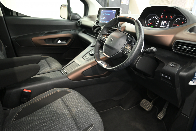 プジョー リフター GT　Pｽﾀ ACC ECO 専用ｼｰﾄ ﾊﾟﾉﾗﾏR 純正ﾀｯﾁｽｸﾘｰﾝ ﾅﾋﾞTV ﾌﾙｾｸﾞ CarPlay Bｶﾒﾗ 純正17ｲﾝﾁAW ｱｸﾃｨﾌﾞｾｰﾌﾃｨﾌﾞﾚｰｷ　2年保証付