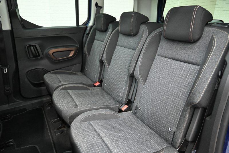 プジョー リフター GT　Pｽﾀ ACC ECO 専用ｼｰﾄ ﾊﾟﾉﾗﾏR 純正ﾀｯﾁｽｸﾘｰﾝ ﾅﾋﾞTV ﾌﾙｾｸﾞ CarPlay Bｶﾒﾗ 純正17ｲﾝﾁAW ｱｸﾃｨﾌﾞｾｰﾌﾃｨﾌﾞﾚｰｷ　2年保証付