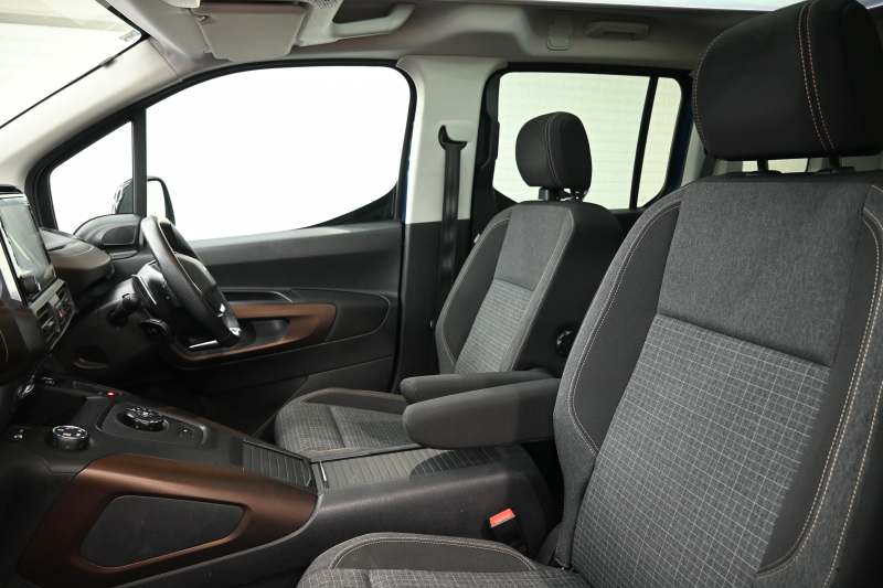 プジョー リフター GT　Pｽﾀ ACC ECO 専用ｼｰﾄ ﾊﾟﾉﾗﾏR 純正ﾀｯﾁｽｸﾘｰﾝ ﾅﾋﾞTV ﾌﾙｾｸﾞ CarPlay Bｶﾒﾗ 純正17ｲﾝﾁAW ｱｸﾃｨﾌﾞｾｰﾌﾃｨﾌﾞﾚｰｷ　2年保証付