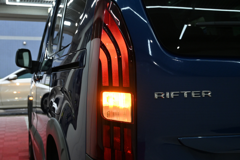 プジョー リフター GT　Pｽﾀ ACC ECO 専用ｼｰﾄ ﾊﾟﾉﾗﾏR 純正ﾀｯﾁｽｸﾘｰﾝ ﾅﾋﾞTV ﾌﾙｾｸﾞ CarPlay Bｶﾒﾗ 純正17ｲﾝﾁAW ｱｸﾃｨﾌﾞｾｰﾌﾃｨﾌﾞﾚｰｷ　2年保証付