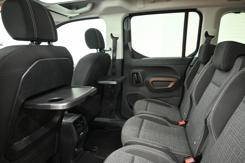 プジョー リフター GT　Pｽﾀ ACC ECO 専用ｼｰﾄ ﾊﾟﾉﾗﾏR 純正ﾀｯﾁｽｸﾘｰﾝ ﾅﾋﾞTV ﾌﾙｾｸﾞ CarPlay Bｶﾒﾗ 純正17ｲﾝﾁAW ｱｸﾃｨﾌﾞｾｰﾌﾃｨﾌﾞﾚｰｷ　2年保証付