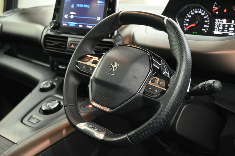 プジョー リフター GT　Pｽﾀ ACC ECO 専用ｼｰﾄ ﾊﾟﾉﾗﾏR 純正ﾀｯﾁｽｸﾘｰﾝ ﾅﾋﾞTV ﾌﾙｾｸﾞ CarPlay Bｶﾒﾗ 純正17ｲﾝﾁAW ｱｸﾃｨﾌﾞｾｰﾌﾃｨﾌﾞﾚｰｷ　2年保証付