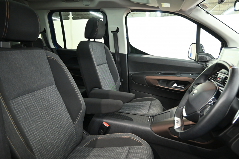 プジョー リフター GT　Pｽﾀ ACC ECO 専用ｼｰﾄ ﾊﾟﾉﾗﾏR 純正ﾀｯﾁｽｸﾘｰﾝ ﾅﾋﾞTV ﾌﾙｾｸﾞ CarPlay Bｶﾒﾗ 純正17ｲﾝﾁAW ｱｸﾃｨﾌﾞｾｰﾌﾃｨﾌﾞﾚｰｷ　2年保証付