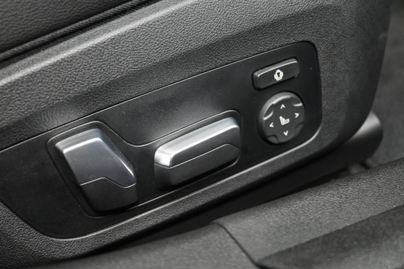 BMW 3シリーズ 320d xDrive ﾂｰﾘﾝｸﾞ Mｽﾎﾟｰﾂ　後期 1ｵｰﾅｰ ACC 黒革 純正ｶｰﾌﾞﾄﾞﾃﾞｨｽﾌﾟﾚｲﾅﾋﾞ CarPlay Bｶﾒﾗ Mｴｱﾛ&18ｲﾝﾁAW ｵｰﾄﾃｰﾙｹﾞｰﾄ ﾜｲﾔﾚｽﾁｬｰｼﾞ　2年保証付