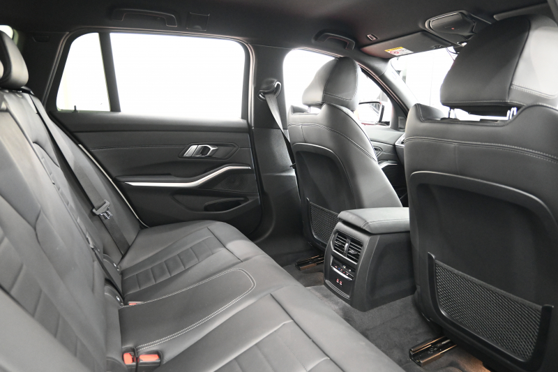 BMW 3シリーズ 320d xDrive ﾂｰﾘﾝｸﾞ Mｽﾎﾟｰﾂ　後期 1ｵｰﾅｰ ACC 黒革 純正ｶｰﾌﾞﾄﾞﾃﾞｨｽﾌﾟﾚｲﾅﾋﾞ CarPlay Bｶﾒﾗ Mｴｱﾛ&18ｲﾝﾁAW ｵｰﾄﾃｰﾙｹﾞｰﾄ ﾜｲﾔﾚｽﾁｬｰｼﾞ　2年保証付