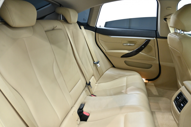 BMW 4シリーズ 420i ｸﾞﾗﾝｸｰﾍﾟ ﾗｸﾞｼﾞｭｱﾘｰ　後期LCIﾓﾃﾞﾙ ACC ﾍﾞｰｼﾞｭ革 ｼｰﾄﾋｰﾀｰ 純正iDriveﾅﾋﾞTV ﾌﾙｾｸﾞ Bｶﾒﾗ ﾃﾞｼﾞﾀﾙﾒｰﾀｰ Hi-Fiｽﾋﾟｰｶｰ 18ｲﾝﾁAW 自動ﾄﾗﾝｸ LEDﾗｲﾄ　2年保証付