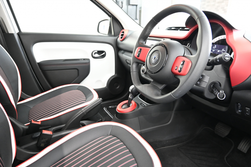 ルノー トゥインゴ ｲﾝﾃﾝｽ ｴﾃﾞｨｼｮﾝﾌｨﾅﾙ　正規D車 300台限定特別仕様 ECO機能 ｸﾙｺﾝ 専用ﾚｻﾞｰ調×ﾌｧﾌﾞﾘｯｸｼｰﾄ ｼｰﾄﾋｰﾀｰ 純正ﾀｯﾁｽｸﾘｰﾝ CarPlay Bｶﾒﾗ 16ｲﾝﾁｱﾛｲﾎｲｰﾙ　2年保証付