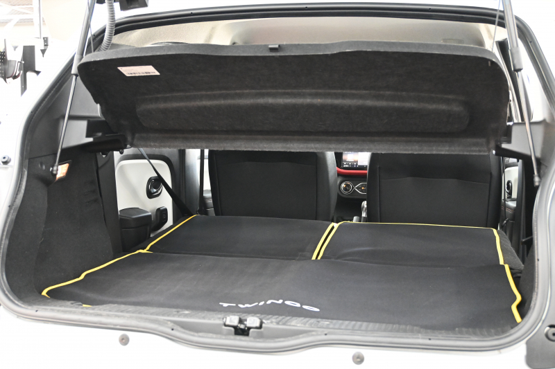 ルノー トゥインゴ ｲﾝﾃﾝｽ ｴﾃﾞｨｼｮﾝﾌｨﾅﾙ　正規D車 300台限定特別仕様 ECO機能 ｸﾙｺﾝ 専用ﾚｻﾞｰ調×ﾌｧﾌﾞﾘｯｸｼｰﾄ ｼｰﾄﾋｰﾀｰ 純正ﾀｯﾁｽｸﾘｰﾝ CarPlay Bｶﾒﾗ 16ｲﾝﾁｱﾛｲﾎｲｰﾙ　2年保証付