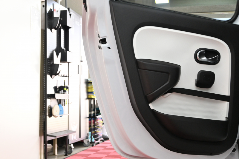 ルノー トゥインゴ ｲﾝﾃﾝｽ ｴﾃﾞｨｼｮﾝﾌｨﾅﾙ　正規D車 300台限定特別仕様 ECO機能 ｸﾙｺﾝ 専用ﾚｻﾞｰ調×ﾌｧﾌﾞﾘｯｸｼｰﾄ ｼｰﾄﾋｰﾀｰ 純正ﾀｯﾁｽｸﾘｰﾝ CarPlay Bｶﾒﾗ 16ｲﾝﾁｱﾛｲﾎｲｰﾙ　2年保証付