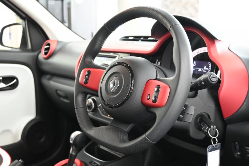 ルノー トゥインゴ ｲﾝﾃﾝｽ ｴﾃﾞｨｼｮﾝﾌｨﾅﾙ　正規D車 300台限定特別仕様 ECO機能 ｸﾙｺﾝ 専用ﾚｻﾞｰ調×ﾌｧﾌﾞﾘｯｸｼｰﾄ ｼｰﾄﾋｰﾀｰ 純正ﾀｯﾁｽｸﾘｰﾝ CarPlay Bｶﾒﾗ 16ｲﾝﾁｱﾛｲﾎｲｰﾙ　2年保証付