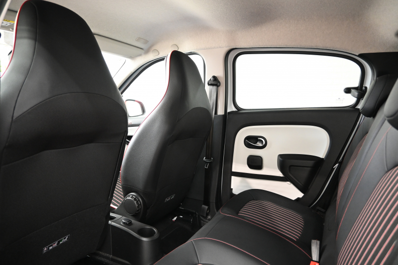 ルノー トゥインゴ ｲﾝﾃﾝｽ ｴﾃﾞｨｼｮﾝﾌｨﾅﾙ　正規D車 300台限定特別仕様 ECO機能 ｸﾙｺﾝ 専用ﾚｻﾞｰ調×ﾌｧﾌﾞﾘｯｸｼｰﾄ ｼｰﾄﾋｰﾀｰ 純正ﾀｯﾁｽｸﾘｰﾝ CarPlay Bｶﾒﾗ 16ｲﾝﾁｱﾛｲﾎｲｰﾙ　2年保証付