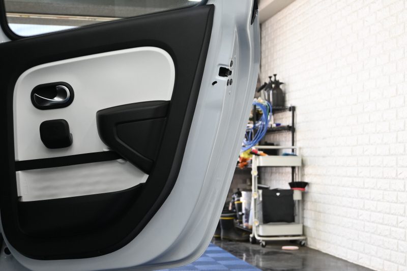 ルノー トゥインゴ ｲﾝﾃﾝｽ ｴﾃﾞｨｼｮﾝﾌｨﾅﾙ　正規D車 300台限定特別仕様 ECO機能 ｸﾙｺﾝ 専用ﾚｻﾞｰ調×ﾌｧﾌﾞﾘｯｸｼｰﾄ ｼｰﾄﾋｰﾀｰ 純正ﾀｯﾁｽｸﾘｰﾝ CarPlay Bｶﾒﾗ 16ｲﾝﾁｱﾛｲﾎｲｰﾙ　2年保証付