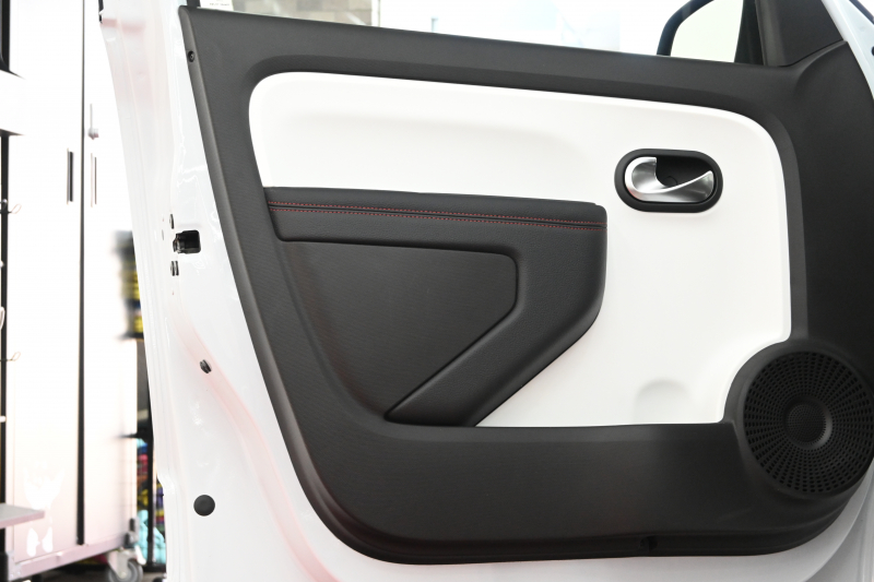 ルノー トゥインゴ ｲﾝﾃﾝｽ ｴﾃﾞｨｼｮﾝﾌｨﾅﾙ　正規D車 300台限定特別仕様 ECO機能 ｸﾙｺﾝ 専用ﾚｻﾞｰ調×ﾌｧﾌﾞﾘｯｸｼｰﾄ ｼｰﾄﾋｰﾀｰ 純正ﾀｯﾁｽｸﾘｰﾝ CarPlay Bｶﾒﾗ 16ｲﾝﾁｱﾛｲﾎｲｰﾙ　2年保証付