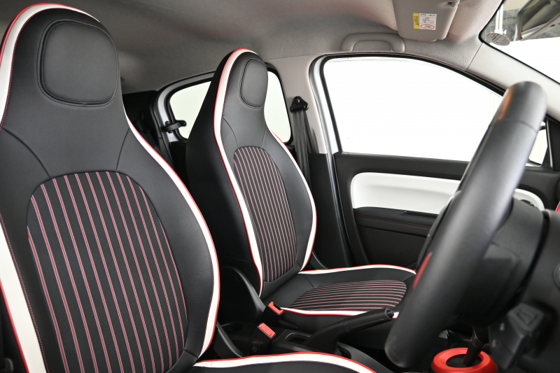 ルノー トゥインゴ ｲﾝﾃﾝｽ ｴﾃﾞｨｼｮﾝﾌｨﾅﾙ　正規D車 300台限定特別仕様 ECO機能 ｸﾙｺﾝ 専用ﾚｻﾞｰ調×ﾌｧﾌﾞﾘｯｸｼｰﾄ ｼｰﾄﾋｰﾀｰ 純正ﾀｯﾁｽｸﾘｰﾝ CarPlay Bｶﾒﾗ 16ｲﾝﾁｱﾛｲﾎｲｰﾙ　2年保証付