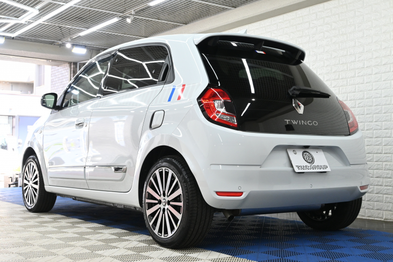 ルノー トゥインゴ ｲﾝﾃﾝｽ ｴﾃﾞｨｼｮﾝﾌｨﾅﾙ　正規D車 300台限定特別仕様 ECO機能 ｸﾙｺﾝ 専用ﾚｻﾞｰ調×ﾌｧﾌﾞﾘｯｸｼｰﾄ ｼｰﾄﾋｰﾀｰ 純正ﾀｯﾁｽｸﾘｰﾝ CarPlay Bｶﾒﾗ 16ｲﾝﾁｱﾛｲﾎｲｰﾙ　2年保証付