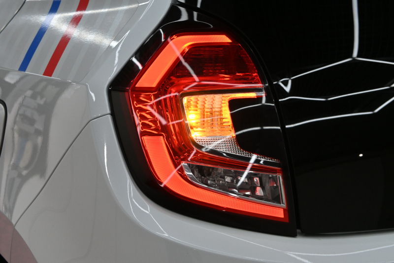 ルノー トゥインゴ ｲﾝﾃﾝｽ ｴﾃﾞｨｼｮﾝﾌｨﾅﾙ　正規D車 300台限定特別仕様 ECO機能 ｸﾙｺﾝ 専用ﾚｻﾞｰ調×ﾌｧﾌﾞﾘｯｸｼｰﾄ ｼｰﾄﾋｰﾀｰ 純正ﾀｯﾁｽｸﾘｰﾝ CarPlay Bｶﾒﾗ 16ｲﾝﾁｱﾛｲﾎｲｰﾙ　2年保証付